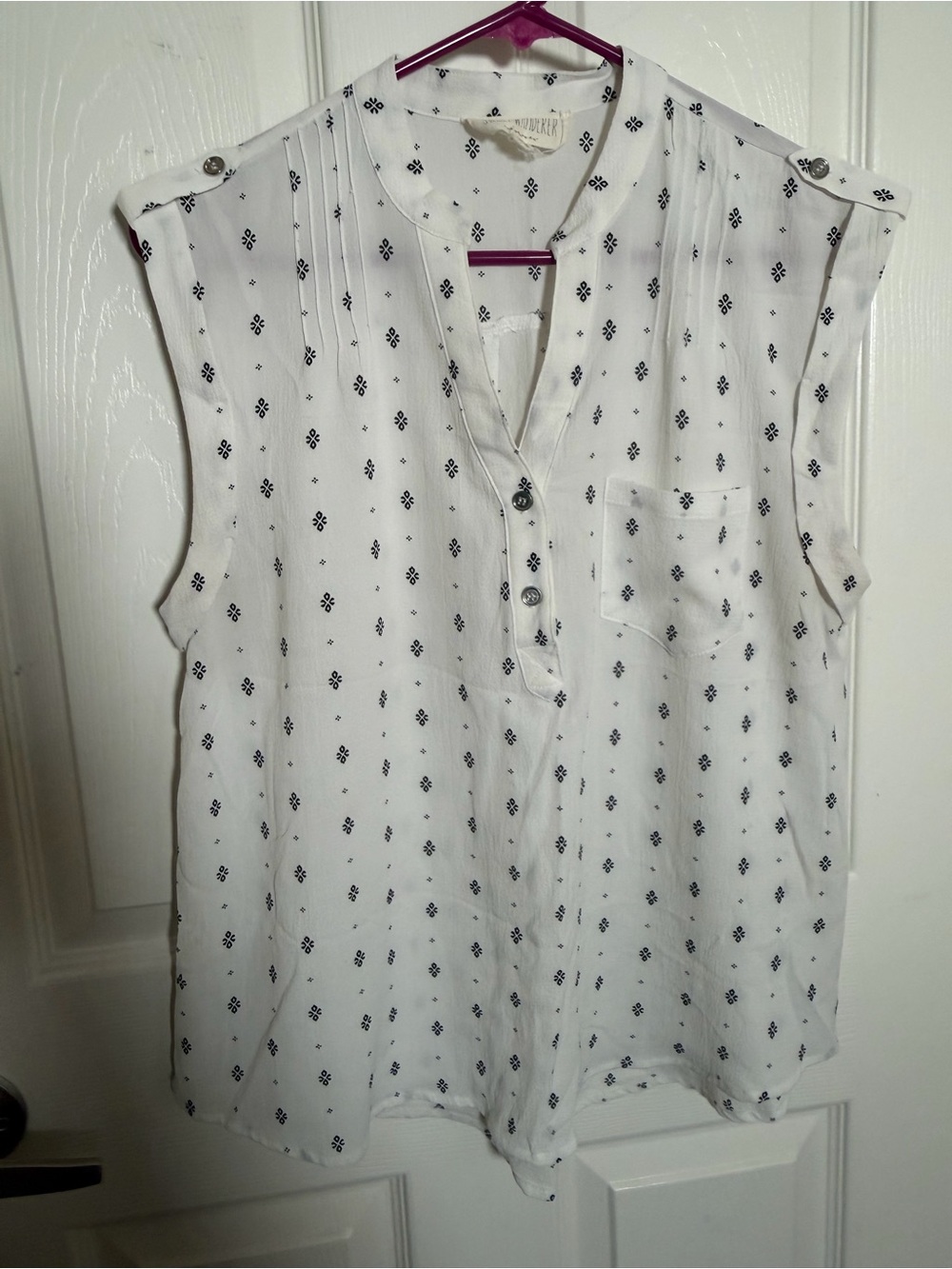 Sweet Wanderer White Sleeveless Printed Blouse